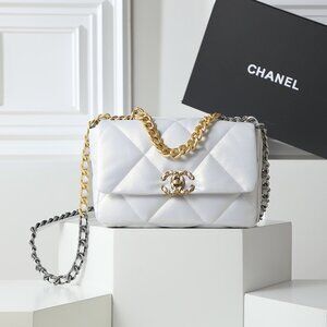 Chanel 19 Medium White Goatskin Flap
